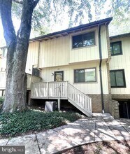 Building Photo - 2661 Glengyle Dr