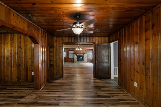 Building Photo - 8875 Franklin Ave