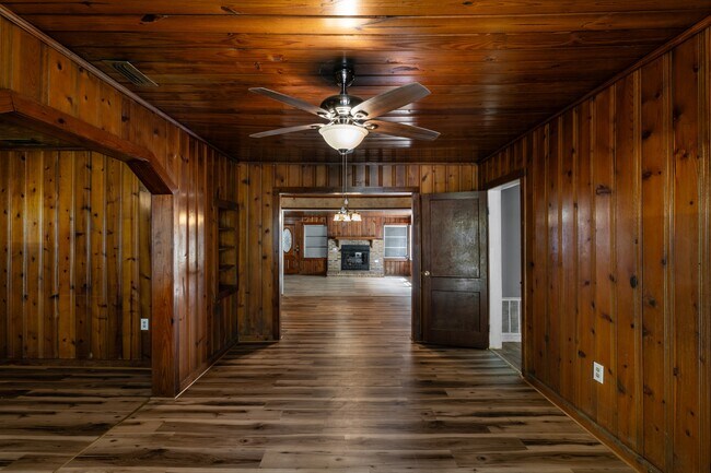 Foto del edificio - 8875 Franklin Ave