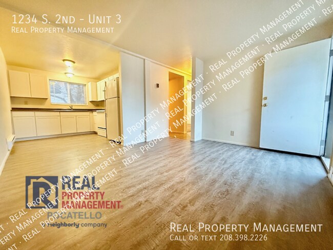 Foto del edificio - MOVE INSPECIAL - 2 Bed 1 Bath apartment - ...