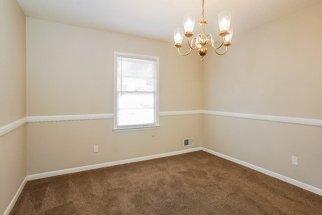 Building Photo - Classic Brick Home in Augusta