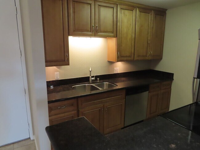 Foto del edificio - Updated Two Bedroom Condo in Fashion Valley / Mission Valley