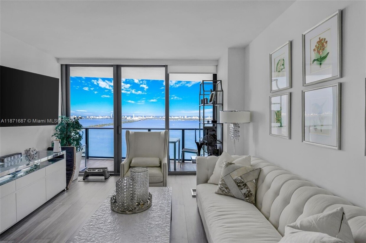 Foto principal - 460 NE 28th St