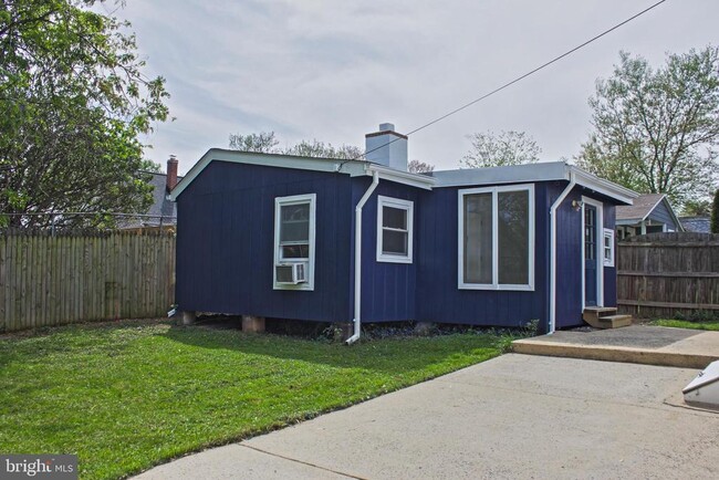 Building Photo - 1013 Crawford Dr