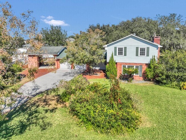 Building Photo - 223 Denese Ln