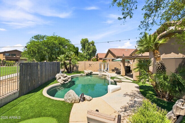 Foto del edificio - 15341 W Maui Ln