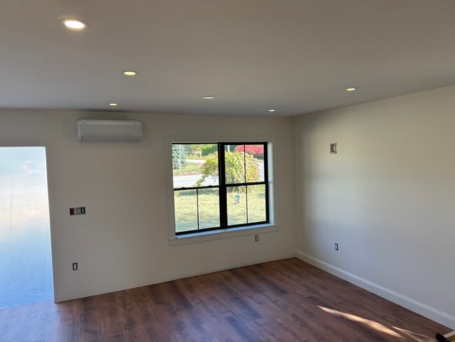 Building Photo - 430 Ridge Rd