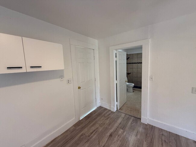 Foto del edificio - 8112 Melrose Ct W