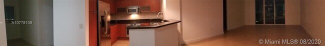 Foto del edificio - 15051 Royal Oaks Ln