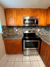 Building Photo - 9280 Fontainebleau Blvd