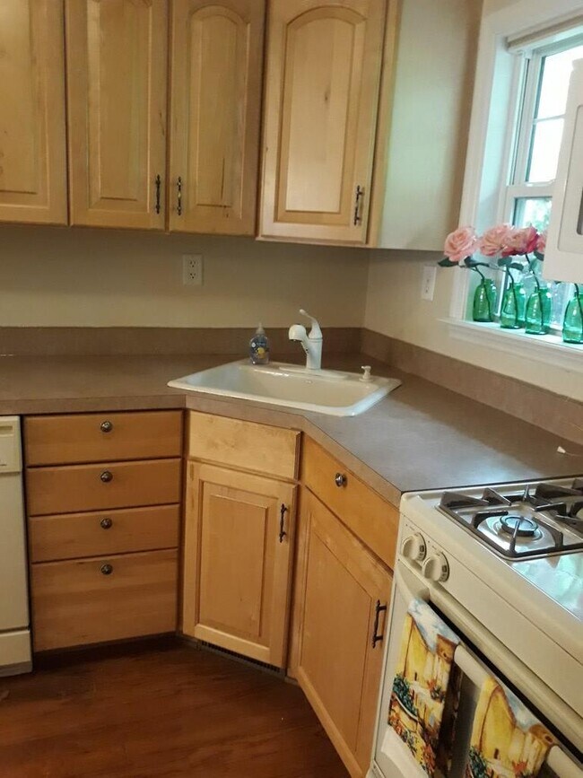 Building Photo - 3209 Colonial Dr
