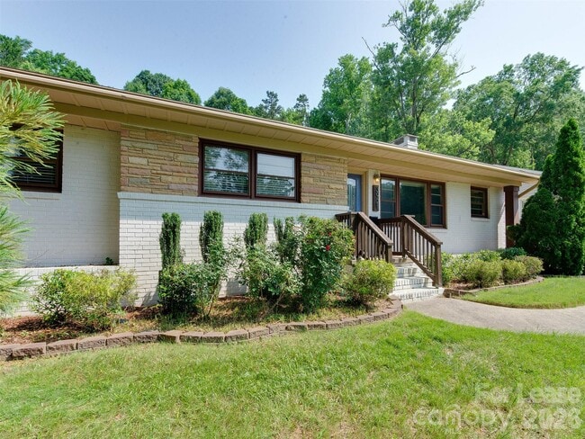 Building Photo - 3921 Sheffield Dr
