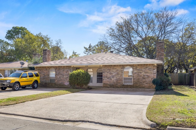 Foto del edificio - 2208 Viewtop Ln