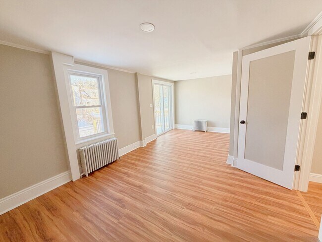 Foto del edificio - Modern Renovated 2-Bedroom Single-Family Home with Large Yard and Laundry Hook-Ups