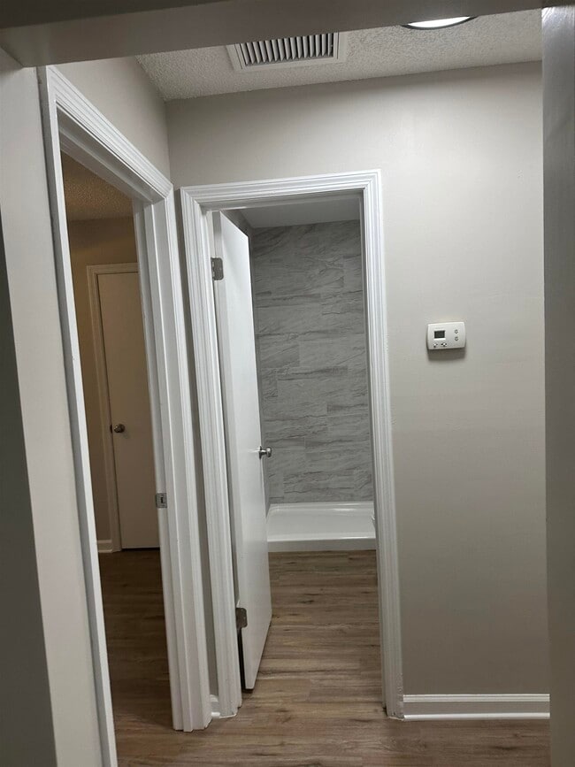 Foto del edificio - 707 Dent St