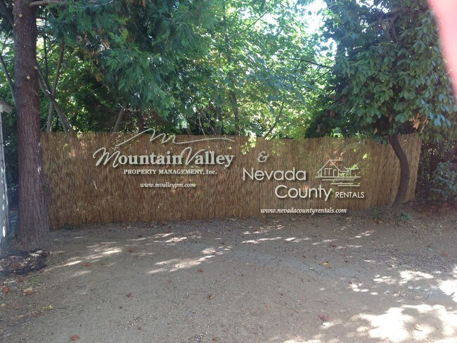 Building Photo - 331 Pleasant St