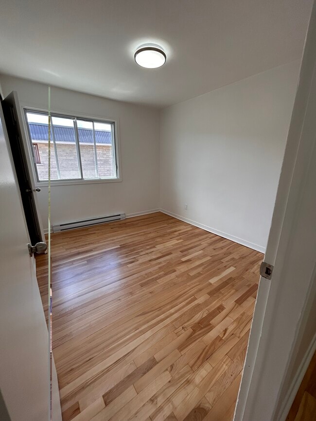 Building Photo - 4632 Rue Bourdages