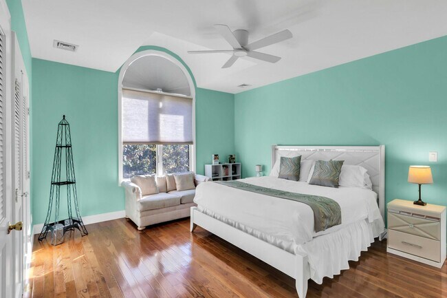 Foto del edificio - 10 Bay Woods Dr