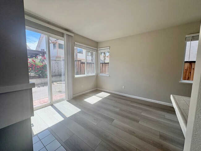 Foto del edificio - 3 Bedroom In Brentwood