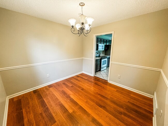 Building Photo - 1294 River Bank Dr