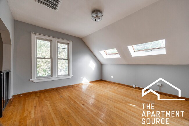 Building Photo - 2655 W Homer St