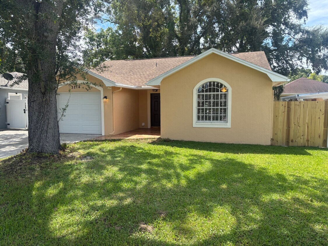 Foto principal - 3214 W Douglas St