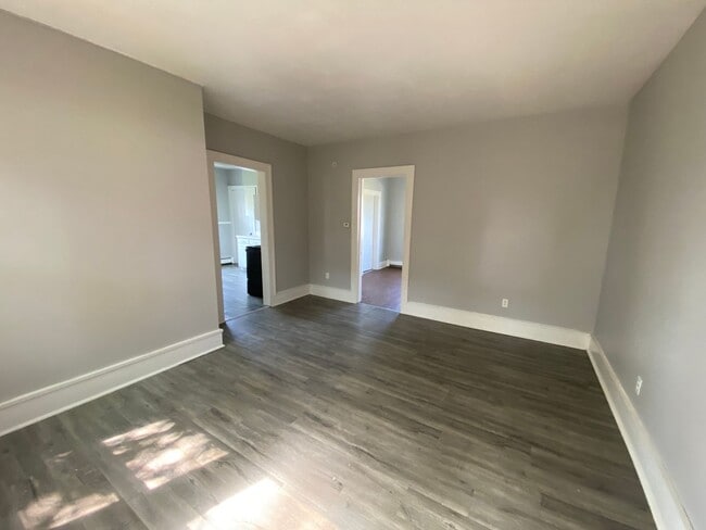 Building Photo - HEN730