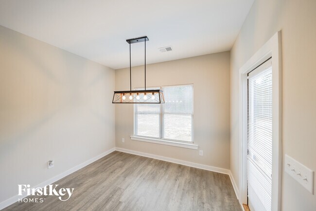 Foto del edificio - 227 Lakewood Ln