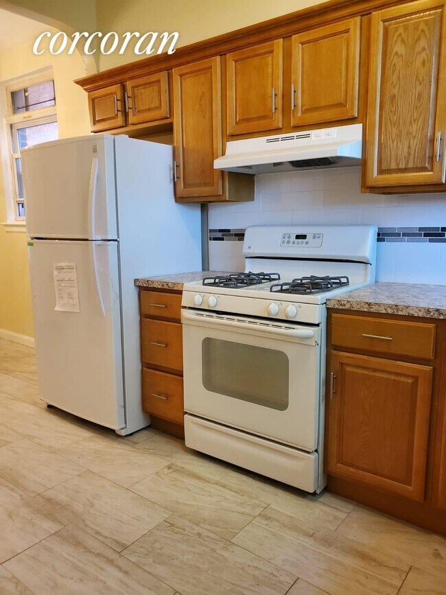 Building Photo - 10 E 91st St