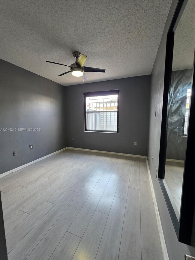 Foto del edificio - 8905 NW 121st St