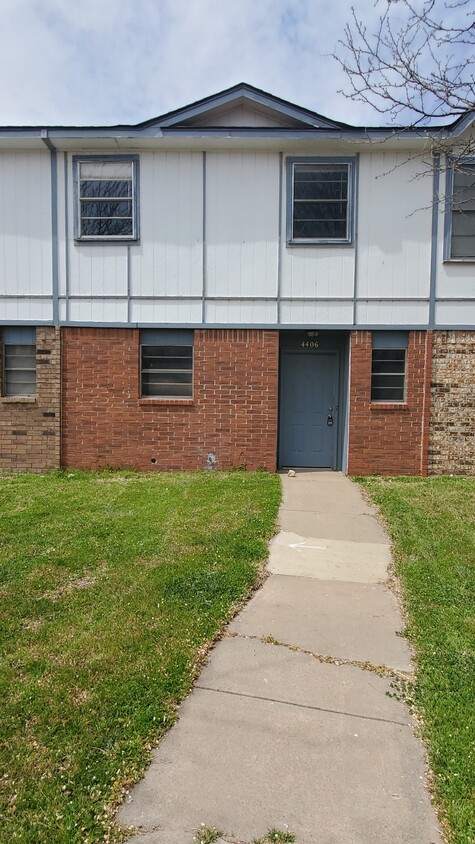 Primary Photo - 4406 S Austin St