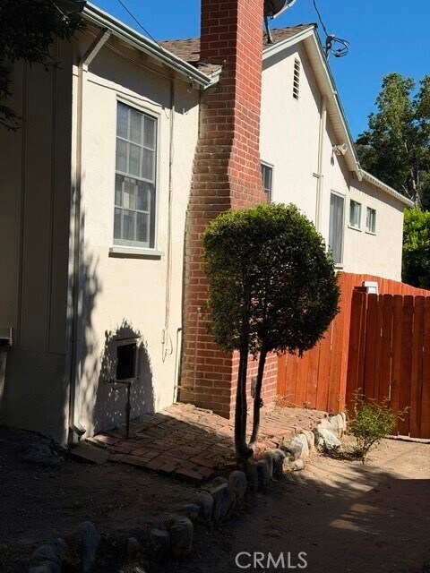 Foto del edificio - 1824 Oakwood Ave