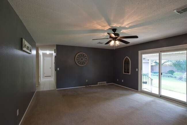 Foto del edificio - Beautiful home in Lake Park addition in Be...