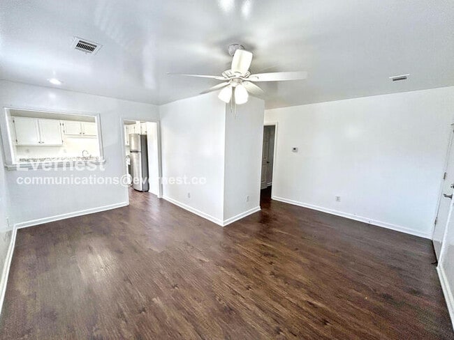 Foto del edificio - 393 Annie St