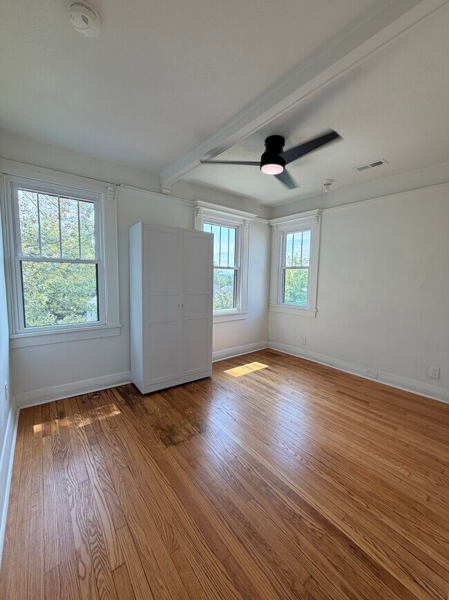 Foto del edificio - 319 E Scott Ave