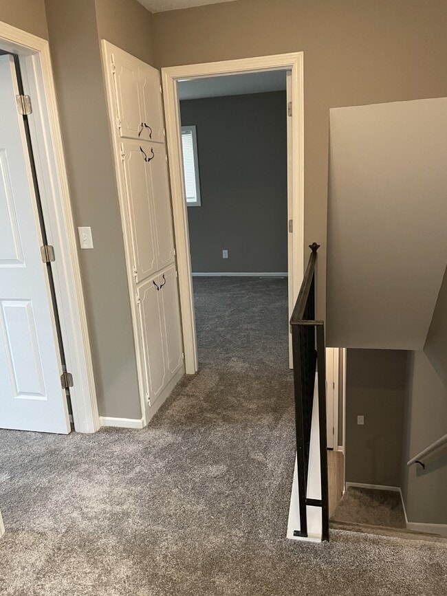 Building Photo - 723 Tyler St NE