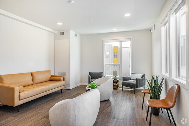 Casa club - West Holden Place