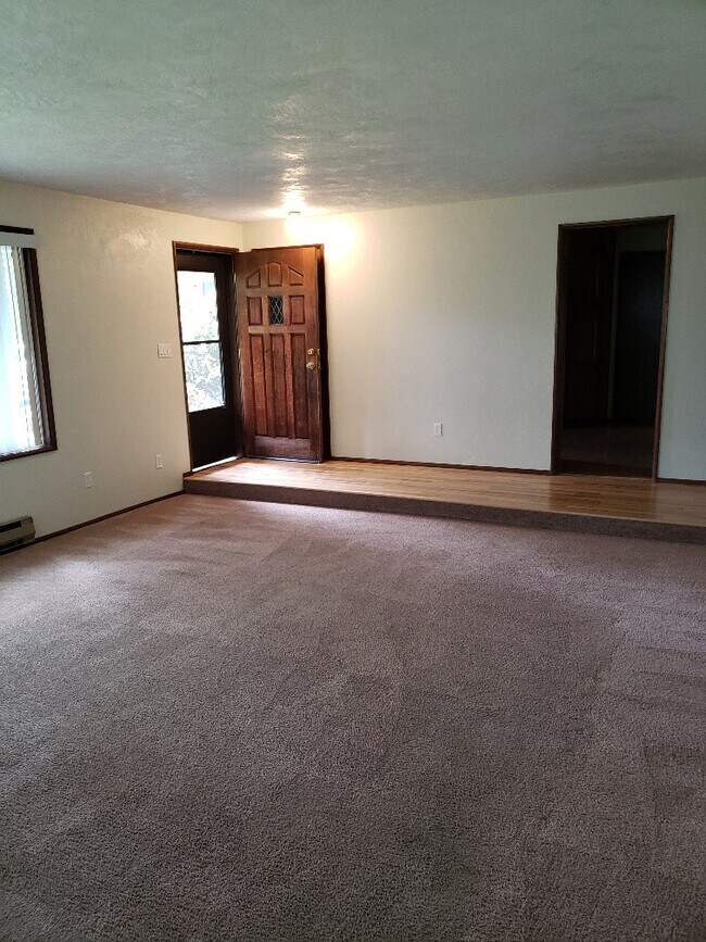 Foto del edificio - STATUS: AVAILABLE | R35 |$1895.00 + $100 u...