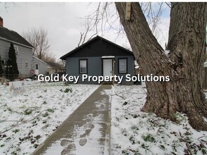 Building Photo - 2815 S Elm St