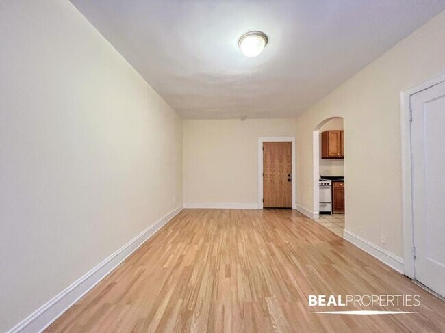 Foto del edificio - 0 bedroom in CHICAGO IL 60625
