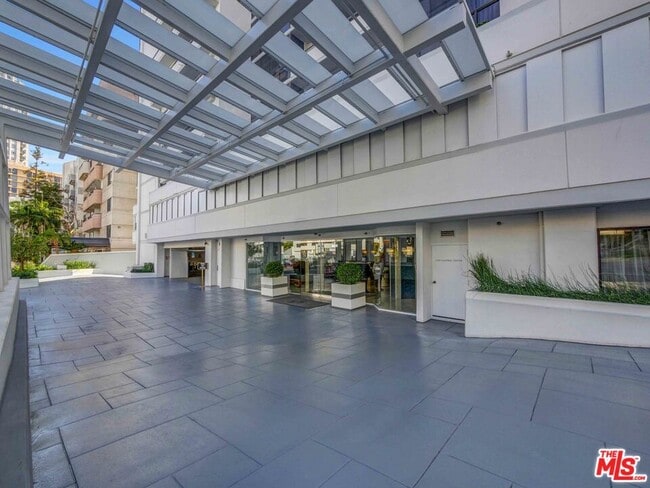 Building Photo - 10660 Wilshire Blvd