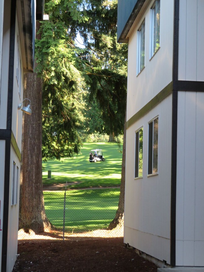 Building Photo - Fariway Apartments