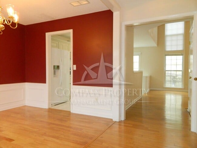 Building Photo - 706 Verneer Ct