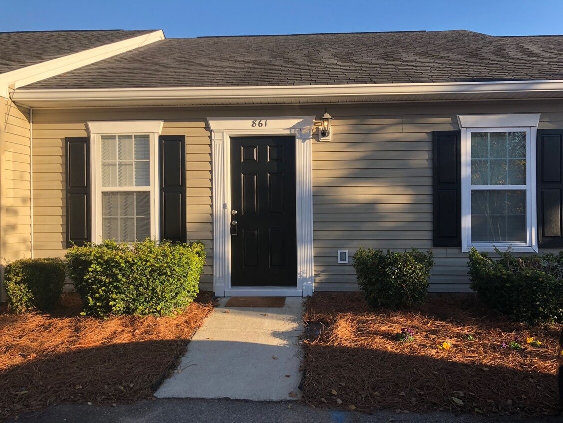Primary Photo - 2 Bedroom 2 Bath in Evans