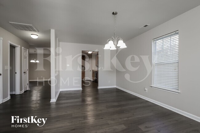 Building Photo - 612 Brassfield Dr