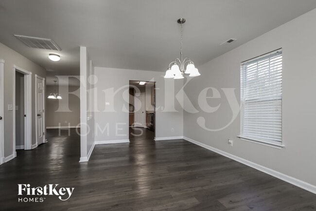 Foto del edificio - 612 Brassfield Dr