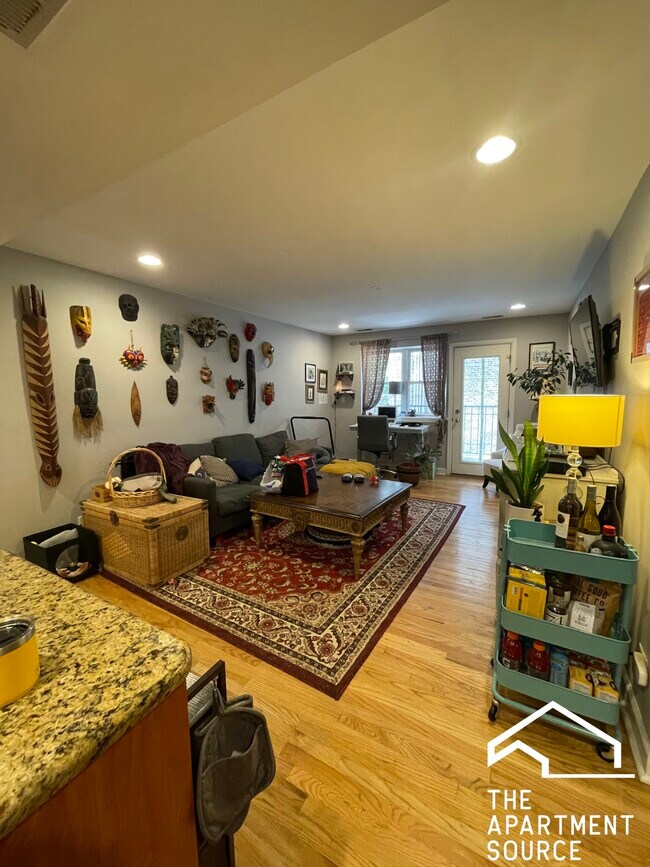 Foto del edificio - 6978 N Greenview Ave