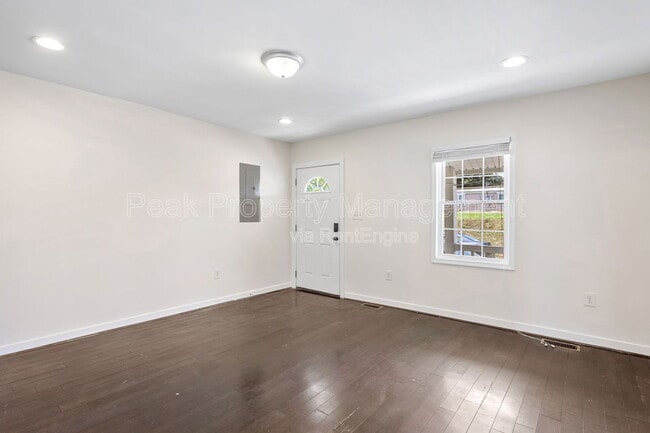 Building Photo - 819 Kinney St