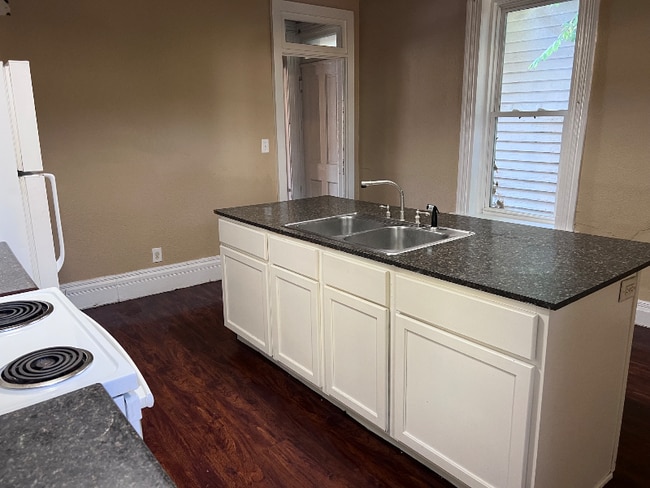 Building Photo - 1419 Penn St