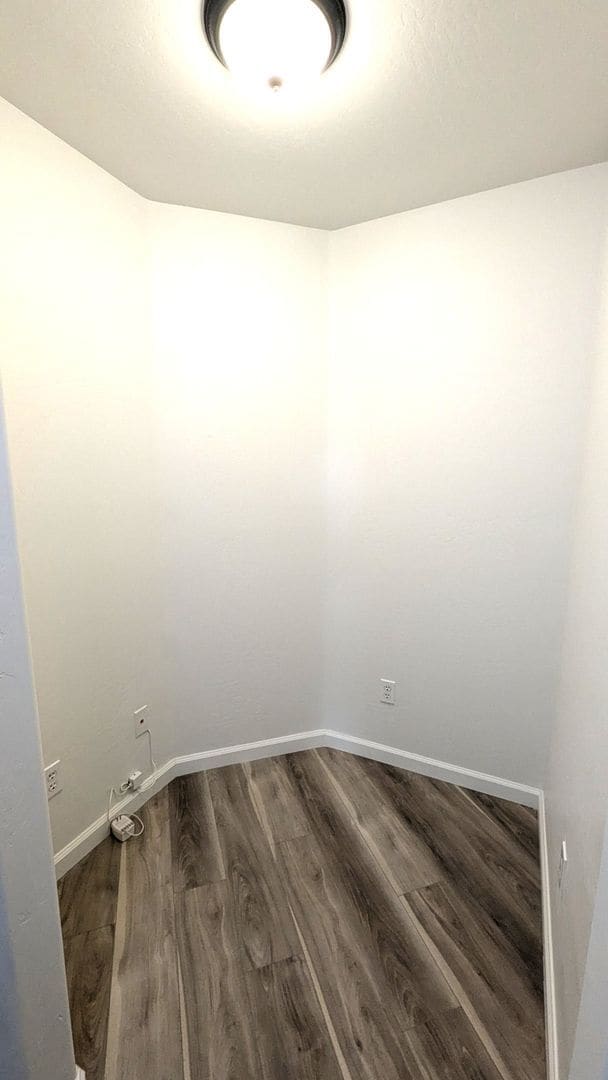 Building Photo - Beautiful 3 bedroom 2 Bath on Large Corner Lot